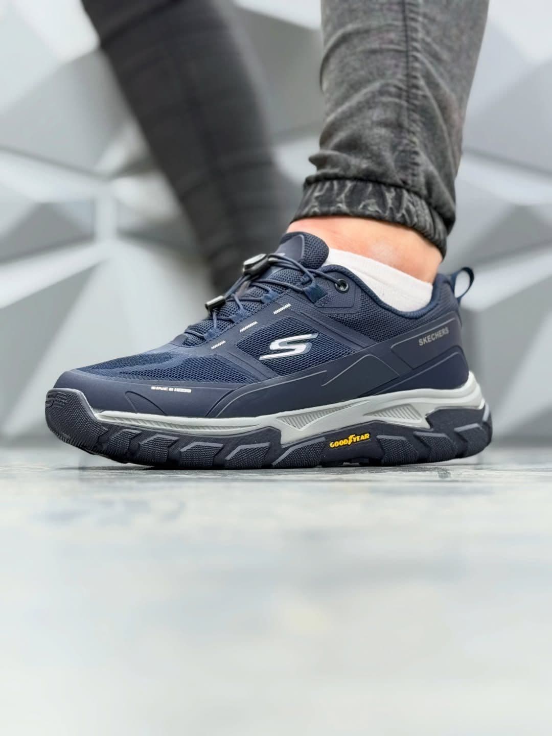 کفش اسکیچرز اولترا (Skechers Ultra) زیره ایوا و کفی طبی؛ سبکترین کتونی پیادهروی روزمره