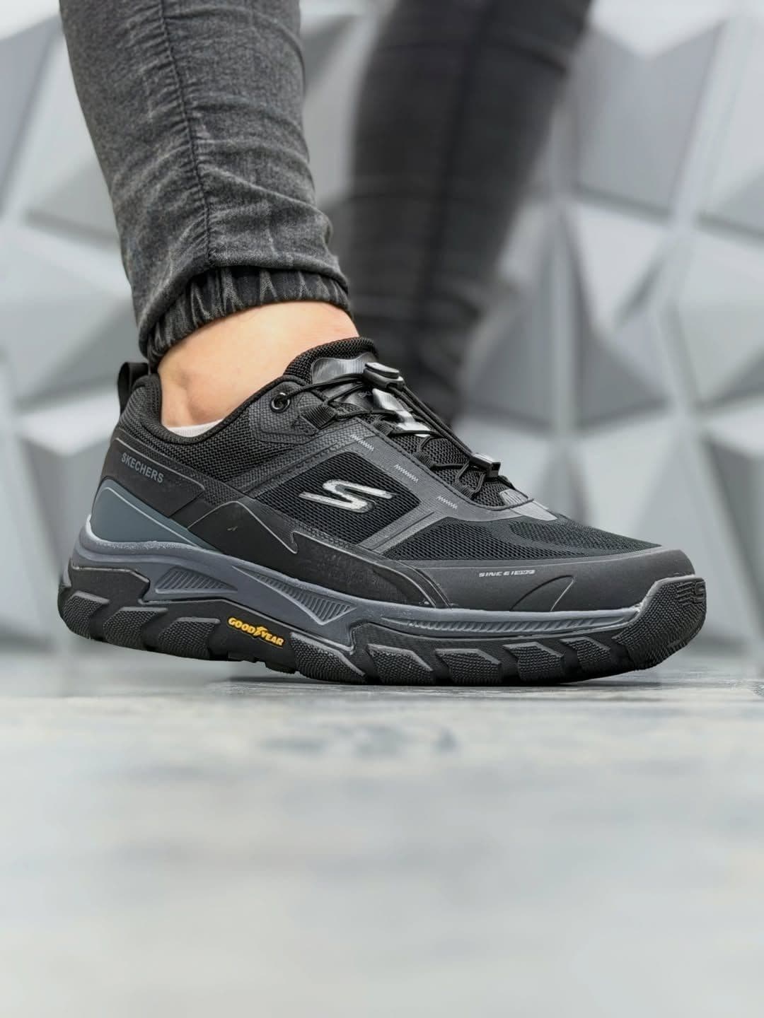 کفش اسکیچرز اولترا (Skechers Ultra) زیره ایوا و کفی طبی؛ سبکترین کتونی پیادهروی روزمره