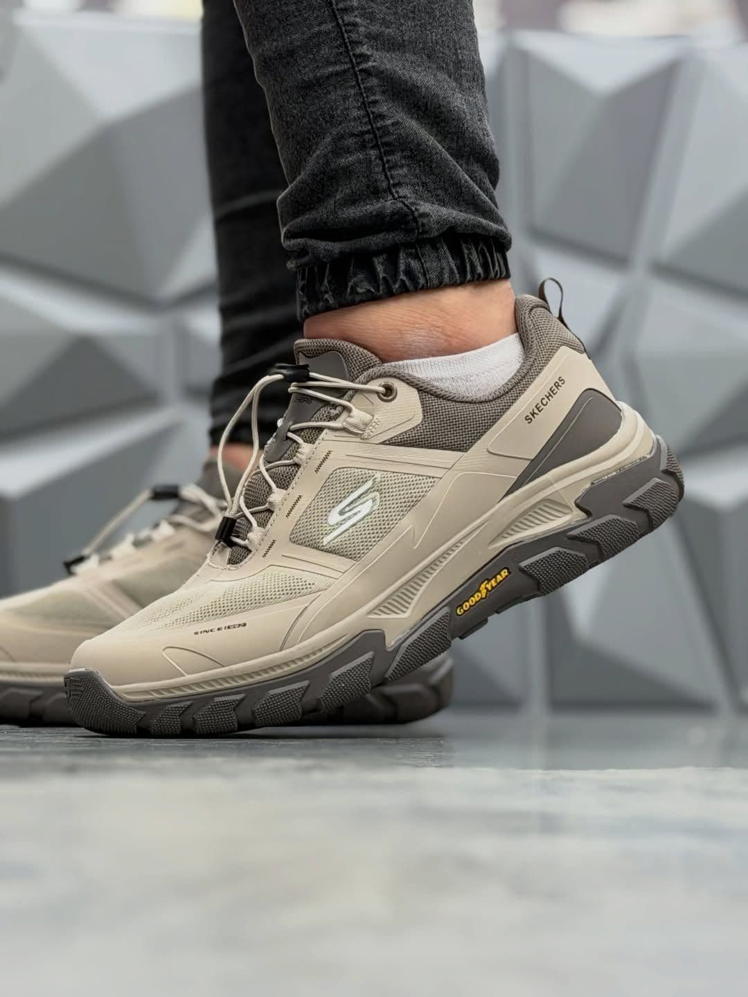 کفش اسکیچرز اولترا (Skechers Ultra) زیره ایوا و کفی طبی؛ سبکترین کتونی پیادهروی روزمره