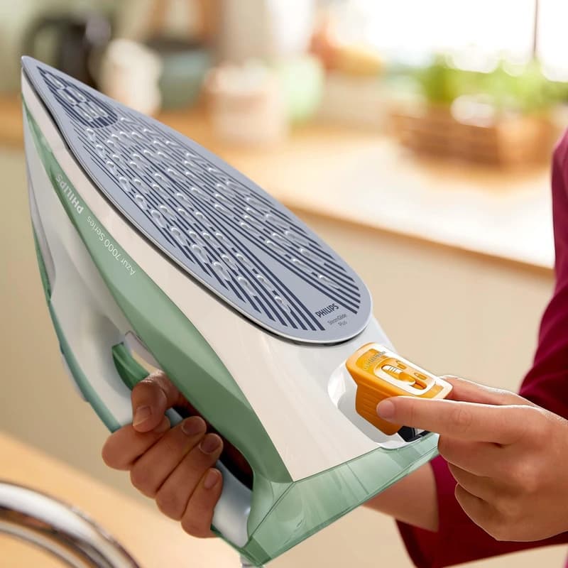 خرید اتو بخار فیلیپس مدل DST7012 با توان 2600 وات و کفی SteamGlide Plus | آتناکالا بانه